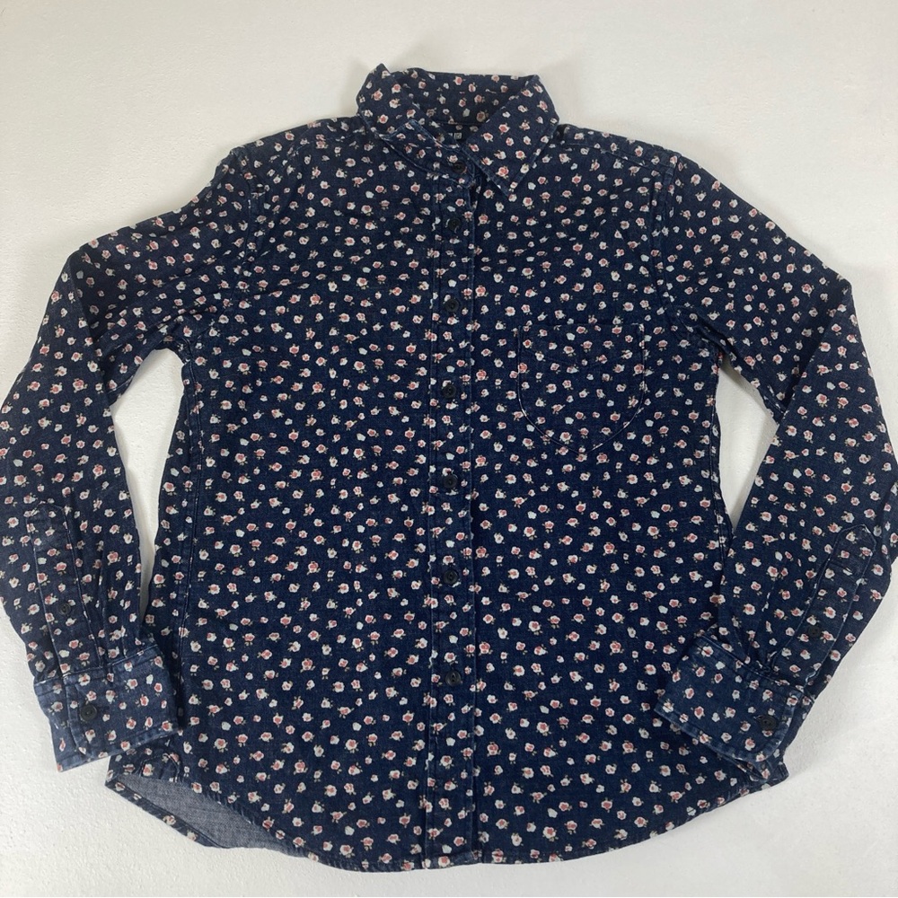 UNIQLO Shirt Women Blue Denim Cotton Red Floral Button Front S Casual Pocket